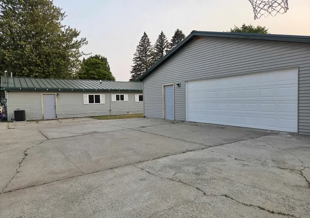 25th image of 607 Cottage Ave, Clare, MI 48617 | MLS# 79080071662