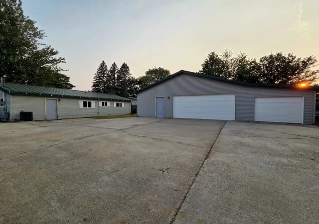 2nd image of 607 Cottage Ave, Clare, MI 48617 | MLS# 79080071662