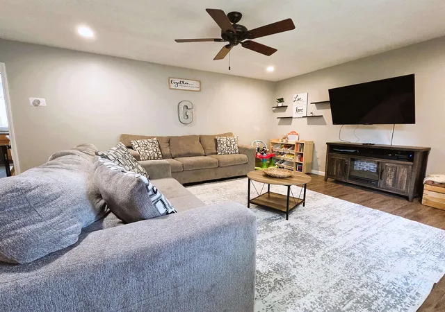 3rd image of 607 Cottage Ave, Clare, MI 48617 | MLS# 79080071662
