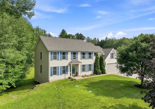 3rd image of 8443 Valley Forge Dr, Cadillac, MI 49601 | MLS# 78080071663