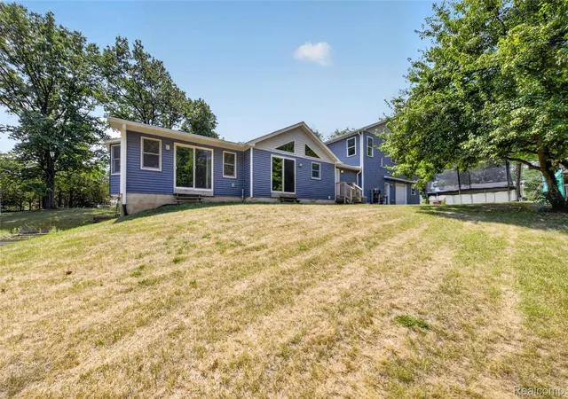 Photo 4 of Single family home for sale at 7447 Ore Lake Rd, Brighton, MI 48116 | MLS# 20261059152 | Listing updated on 2026-09-06