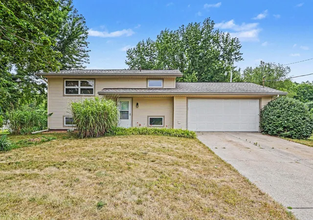 2nd image of 2785 Eaman Rd, Benton Harbor, MI 49022 | MLS# 66026039209