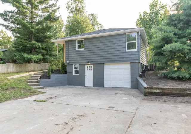 40th image of 512 Green St, Dowagiac, MI 49047 | MLS# 65026039216