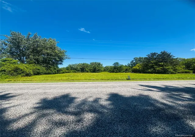 Photo 1 of Sale Pending at 2000 Mapleridge Rd, Saginaw, MI 48604 | MLS# 20261059177 | Listing updated on 2026-08-26