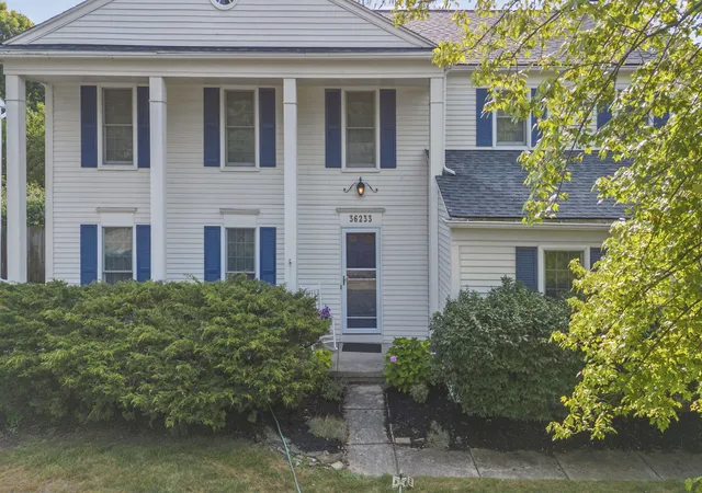 2nd image of 36233 Fredericksburg Rd, Farmington Hills, MI 48331 | MLS# 81026039226