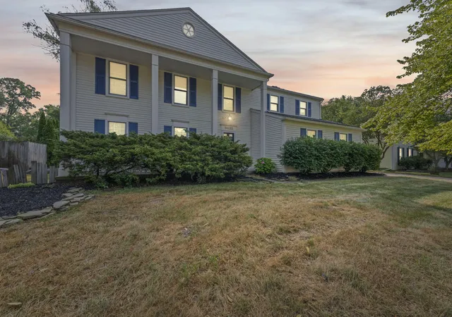 4th image of 36233 Fredericksburg Rd, Farmington Hills, MI 48331 | MLS# 81026039226