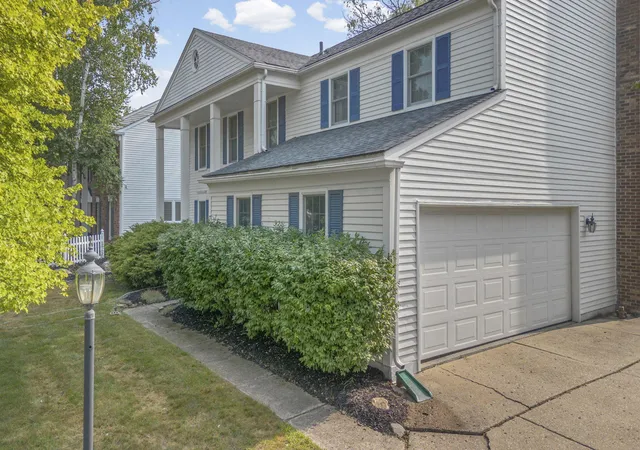 5th image of 36233 Fredericksburg Rd, Farmington Hills, MI 48331 | MLS# 81026039226
