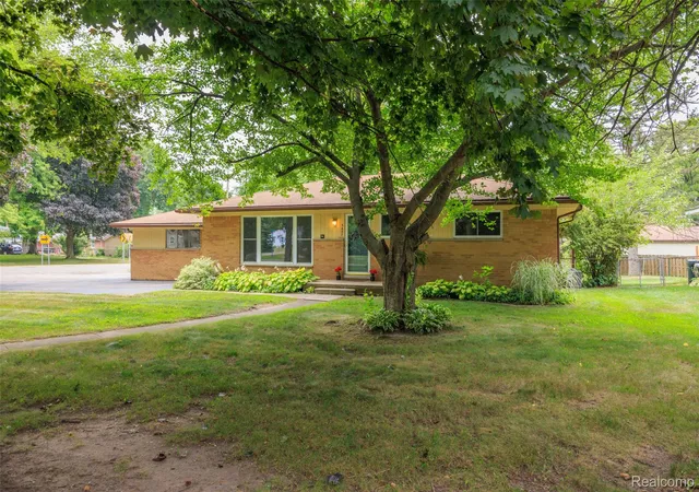Photo 2 of Single family home for sale at 3437 Fort Dr, Waterford, MI 48328 | MLS# 20261059197 | Listing updated on 2026-10-04