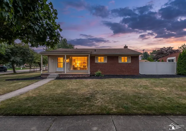 Photo 2 of Single family home for sale at 3290 Maxwell St, Trenton, MI 48183 | MLS# 57050216605 | Listing updated on 2026-07-30