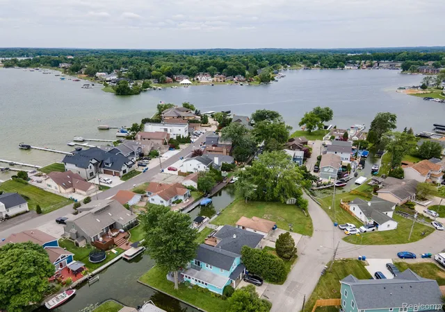 29th image of 1430 Rossdale Dr, Waterford, MI 48328 | MLS# 20261059198