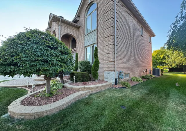 Photo 4 of Single family home for sale at 17209 Invitational Dr, Macomb, MI 48042 | MLS# 20261059200 | Listing updated on 2026-08-28