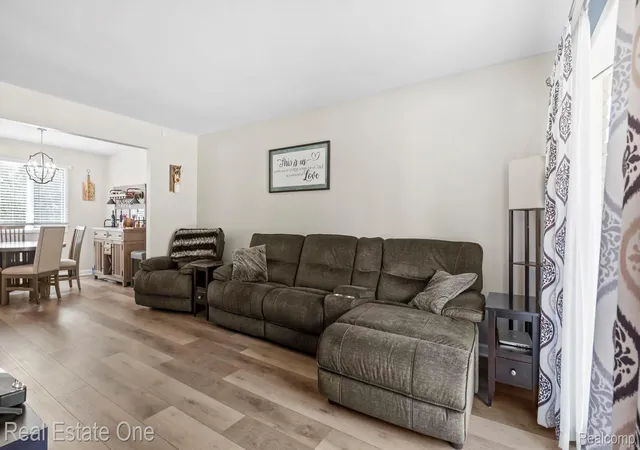 Photo 4 of Single family home for sale at 20272 Wellesley St, Riverview, MI 48193 | MLS# 20261059199 | Listing updated on 2026-07-30