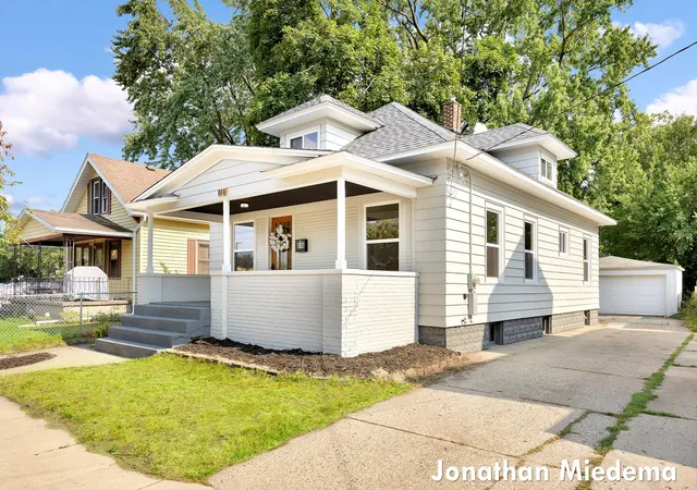 1st image of 816 Richmond St Nw, Grand Rapids, MI 49504 | MLS# 65026039236