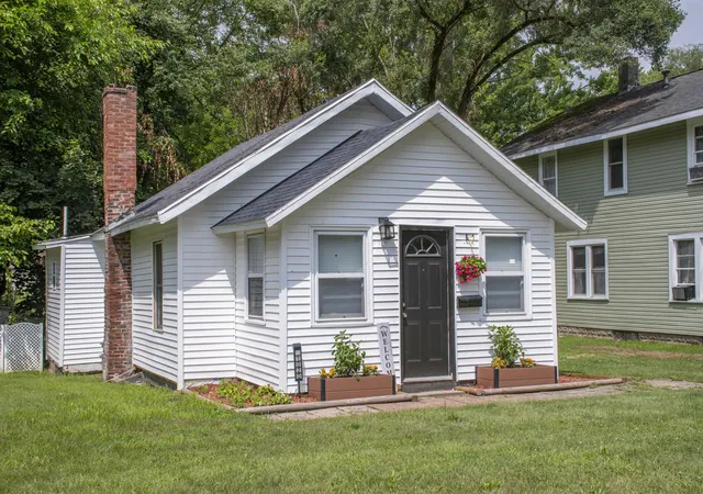 Photo 1 of Sale Pending at 1020 N 8th Street, Niles, MI 49120 | MLS# 69026039235 | Listing updated on 2026-08-17