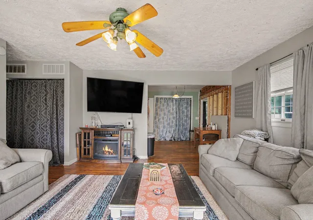 Photo 3 of Single family home for sale at 2637 Lucerne Dr, Jackson, MI 49201 | MLS# 55026039233 | Listing updated on 2026-09-09