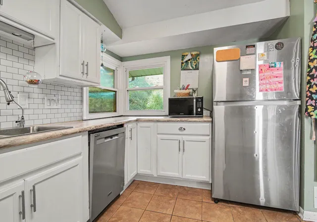 Photo 4 of Single family home for sale at 2637 Lucerne Dr, Jackson, MI 49201 | MLS# 55026039233 | Listing updated on 2026-09-09