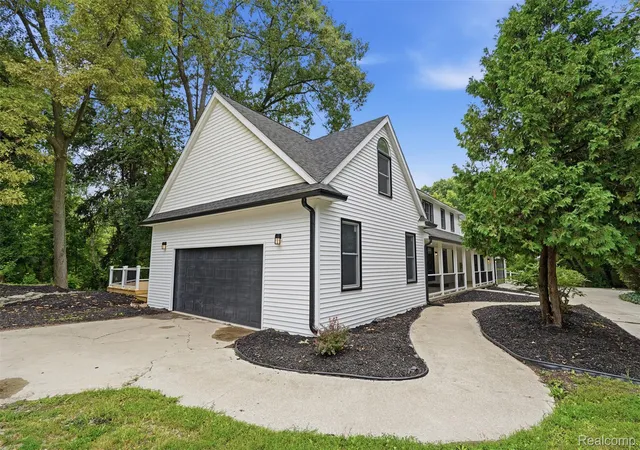 Photo 3 of Single family home for sale at 1968 Kellogg Rd, Brighton, MI 48114 | MLS# 20261059204 | Listing updated on 2026-09-13