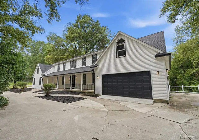 Photo 3 of Single family home for sale at 1968 Kellogg Rd, Brighton, MI 48114 | MLS# 20261059204 | Listing updated on 2026-09-13