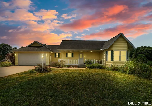 1st image of 5440 Dalton Rdg, Fennville, MI 49408 | MLS# 71026039240