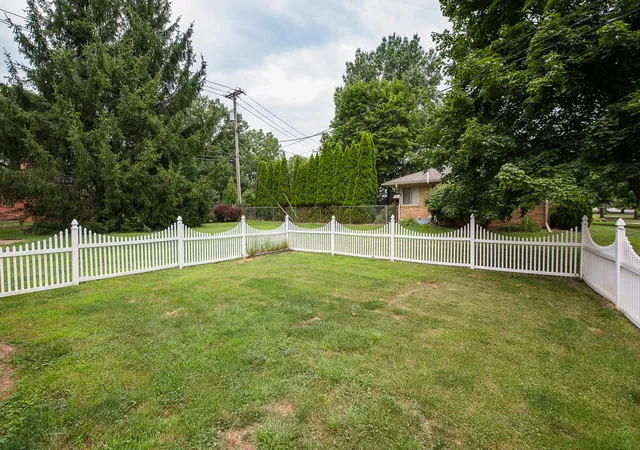 3rd image of 205 Mills Rd, Saline, MI 48176 | MLS# 81026039238