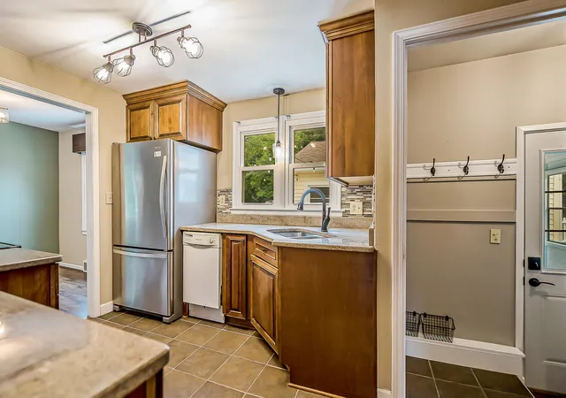 4th image of 205 Mills Rd, Saline, MI 48176 | MLS# 81026039238