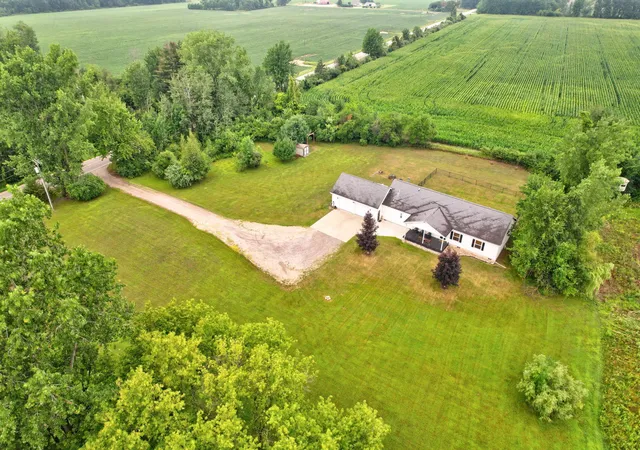 Photo 1 of Single family home for sale at 3135 Lee Hl Rd, Caro, MI 48723 | MLS# 65026039243 | Listing updated on 2026-08-21