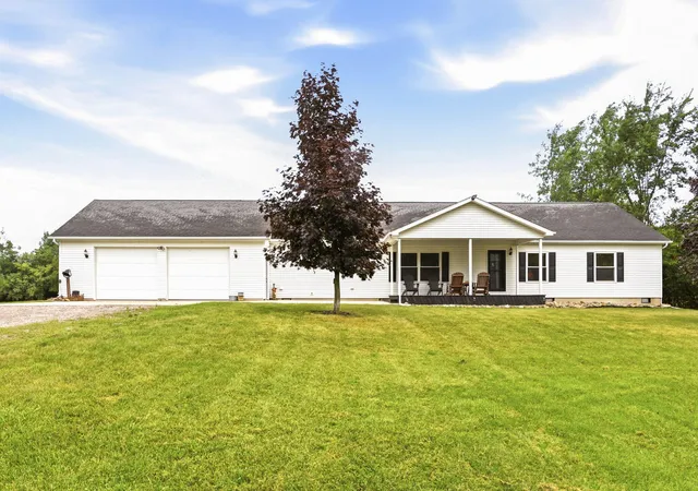Photo 2 of Single family home for sale at 3135 Lee Hl Rd, Caro, MI 48723 | MLS# 65026039243 | Listing updated on 2026-08-21