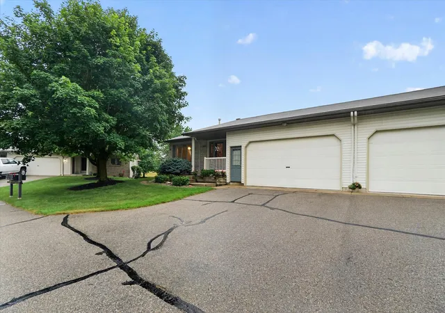 Listing Photo 2 - Condo for sale in building located at 6523 Wood Dora Dr SE, Caledonia, MI 49316