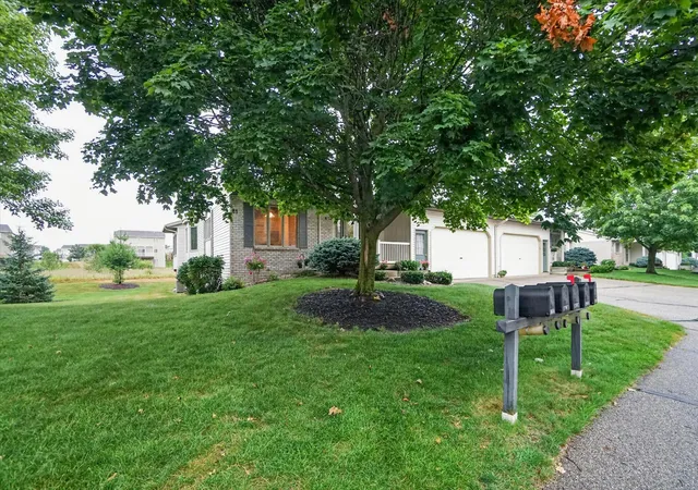 Listing Photo 3 - Condo for sale in building located at 6523 Wood Dora Dr SE, Caledonia, MI 49316