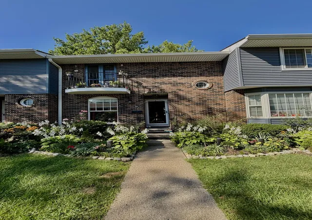 1st image of 2798 Page Ave, Ann Arbor, MI 48104 | MLS# 81026039252