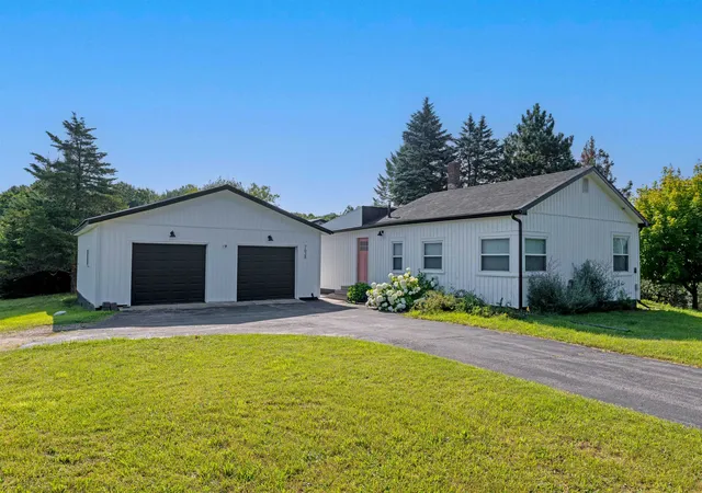 Photo 2 of Single family home for sale at 7638 Skegemog Point Rd, Williamsburg, MI 49690 | MLS# 78080071677 | Listing updated on 2026-08-01