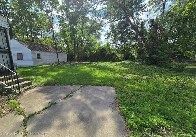 Listing Photo 5 - Condo for sale in building located at 7675 Evergreen Ave, Detroit, MI 48228
