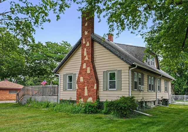 1st image of 2211 Morton Ave, Saint Joseph, MI 49085 | MLS# 69026039257