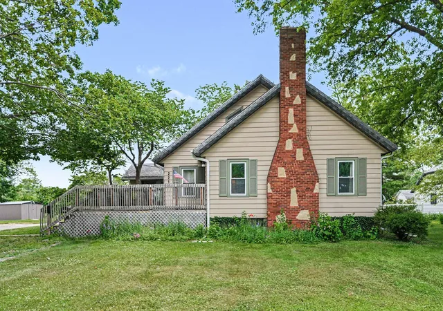 2nd image of 2211 Morton Ave, Saint Joseph, MI 49085 | MLS# 69026039257
