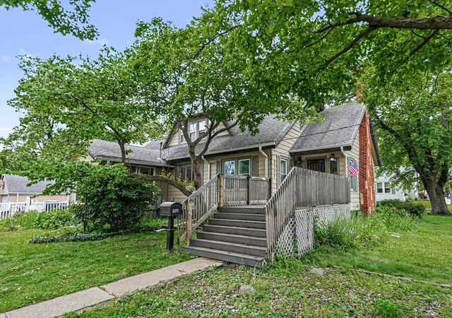 3rd image of 2211 Morton Ave, Saint Joseph, MI 49085 | MLS# 69026039257