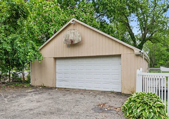 44th image of 2211 Morton Ave, Saint Joseph, MI 49085 | MLS# 69026039257
