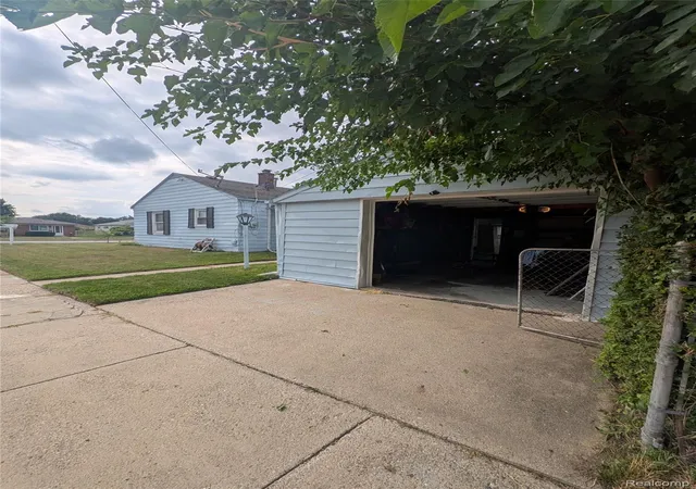 Photo 3 of Single family home for sale at 4869 Campbell St, Dearborn Heights, MI 48125 | MLS# 20261059228 | Listing updated on 2026-09-18