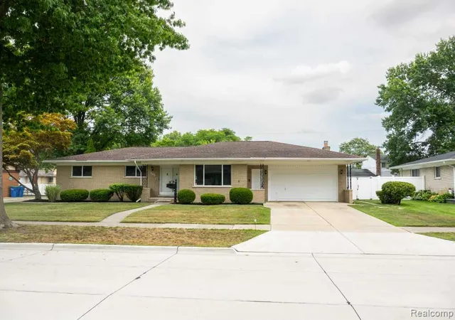 Photo 3 of Single family home for sale at 32400 Northampton Dr, Warren, MI 48093 | MLS# 20261059235 | Listing updated on 2026-08-26