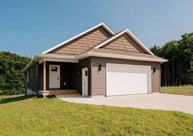 1st image of 862 Coyote Ln, Traverse City, MI 49696 | MLS# 78080071681