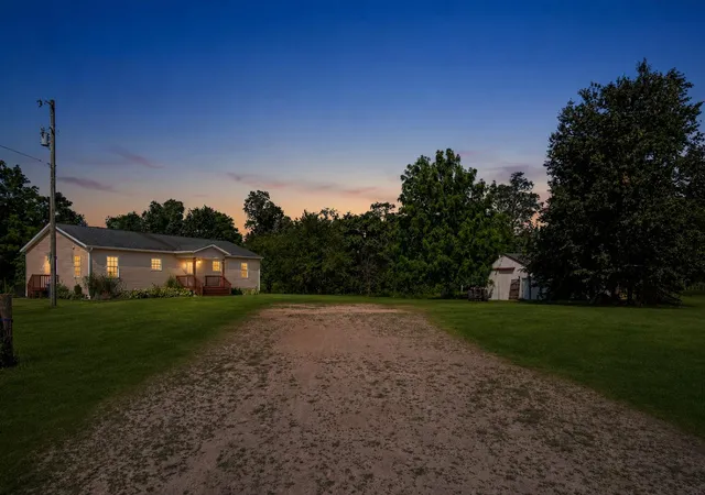 3rd image of 11159 Gravel Ridge Rd, Lakeview, MI 48850 | MLS# 64026039277