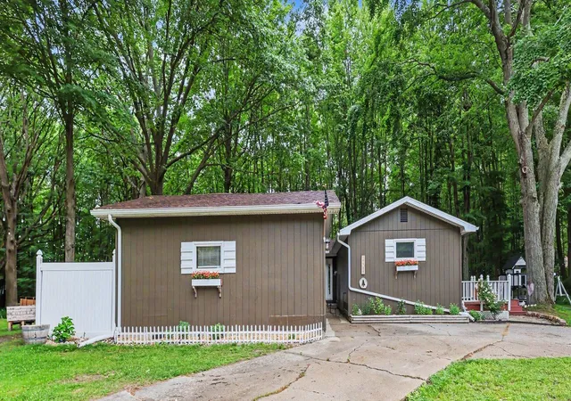 Single family home for sale at 17700 Thornapple Dr, Spring Lake, MI 49456 | MLS# 71026039274 | Listing updated on 2026-09-18