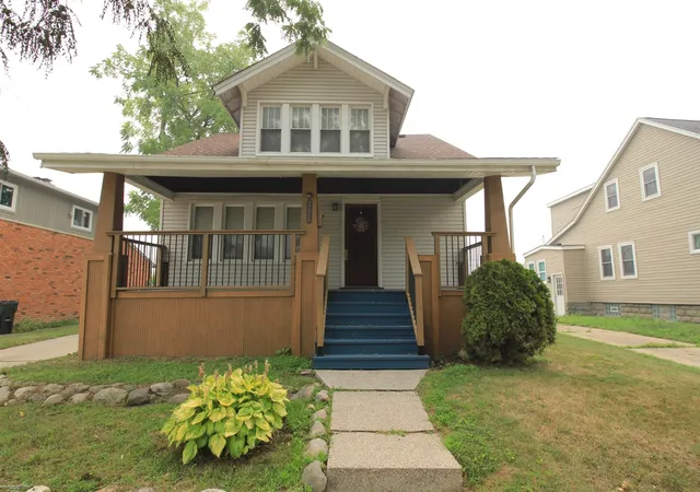 Photo 1 of Single family home for sale at 21916 Lakeview St, Saint Clair Shores, MI 48080 | MLS# 58050216623 | Listing updated on 2026-08-27