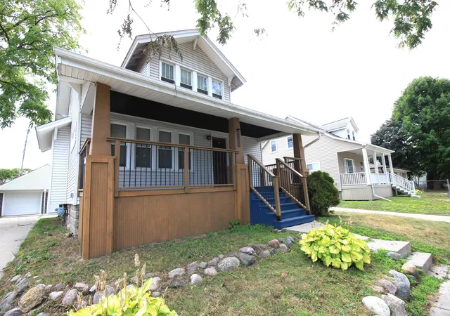Photo 2 of Single family home for sale at 21916 Lakeview St, Saint Clair Shores, MI 48080 | MLS# 58050216623 | Listing updated on 2026-08-27