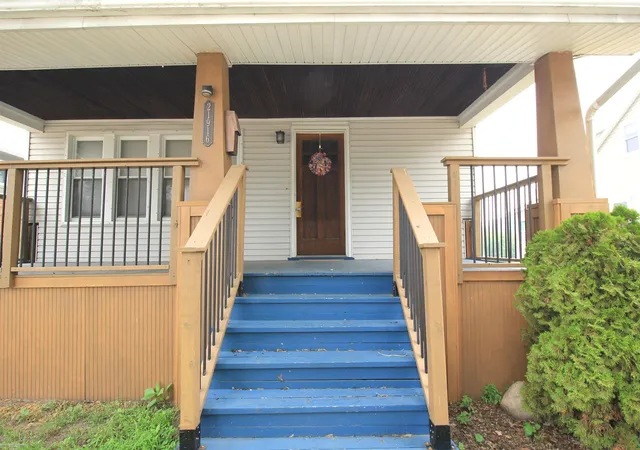 Photo 3 of Single family home for sale at 21916 Lakeview St, Saint Clair Shores, MI 48080 | MLS# 58050216623 | Listing updated on 2026-08-27