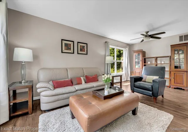 5th image of 1633 Four Seasons Dr, Howell, MI 48843 | MLS# 20261059247