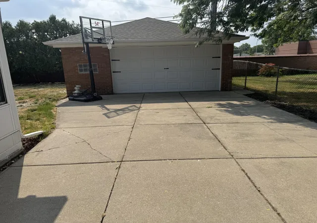Photo 2 of Single family home for sale at 25147 Collingwood St, Roseville, MI 48066 | MLS# 81026039288 | Listing updated on 2026-09-18