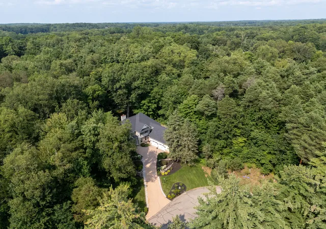 2nd image of 2980 Kellison Dr, Kalamazoo, MI 49009 | MLS# 66026039289