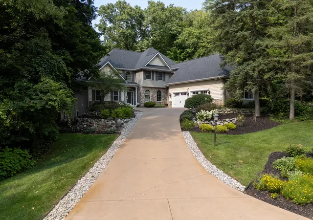 3rd image of 2980 Kellison Dr, Kalamazoo, MI 49009 | MLS# 66026039289