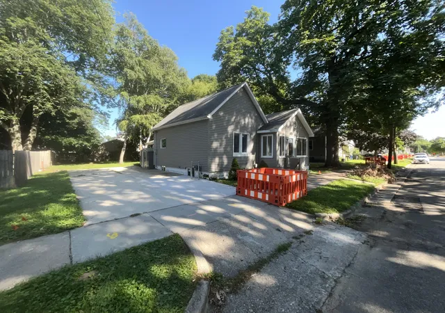 2nd image of 1012 Litchfield St, Bay City, MI 48706 | MLS# 65026039291