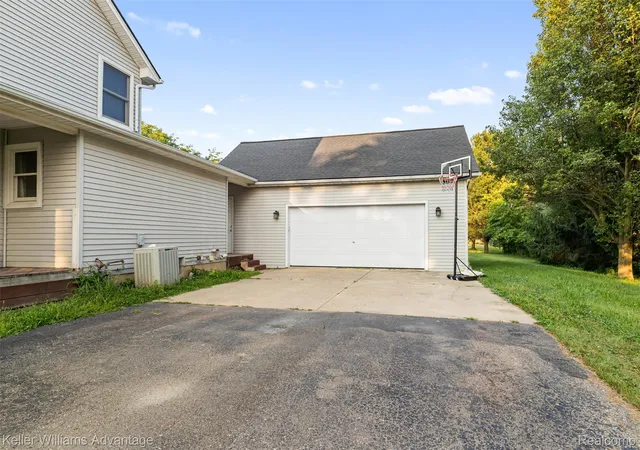 3rd image of 22627 Otter Rd, New Boston, MI 48164 | MLS# 20261059261